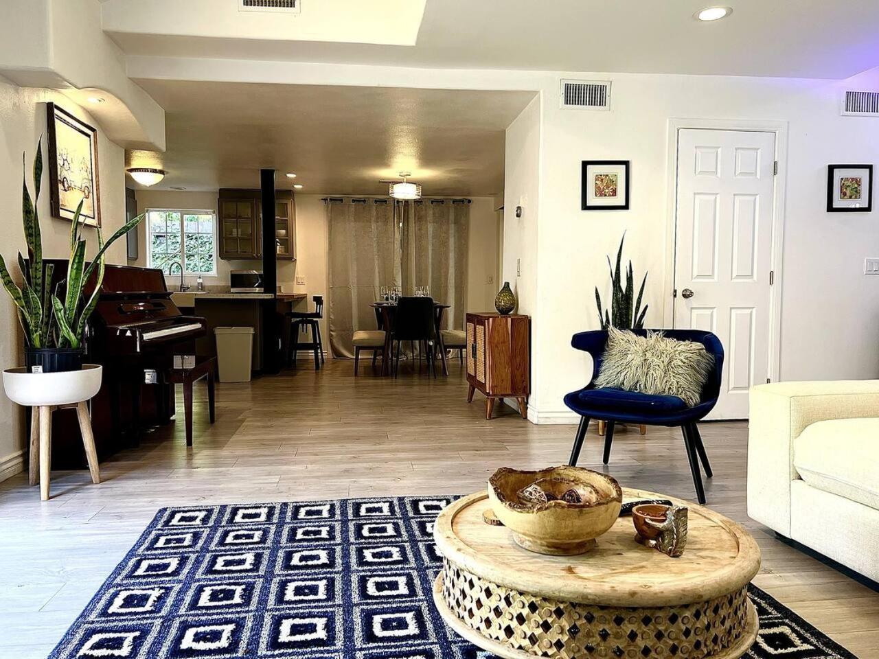 Angeles Hideaway - Costanso *